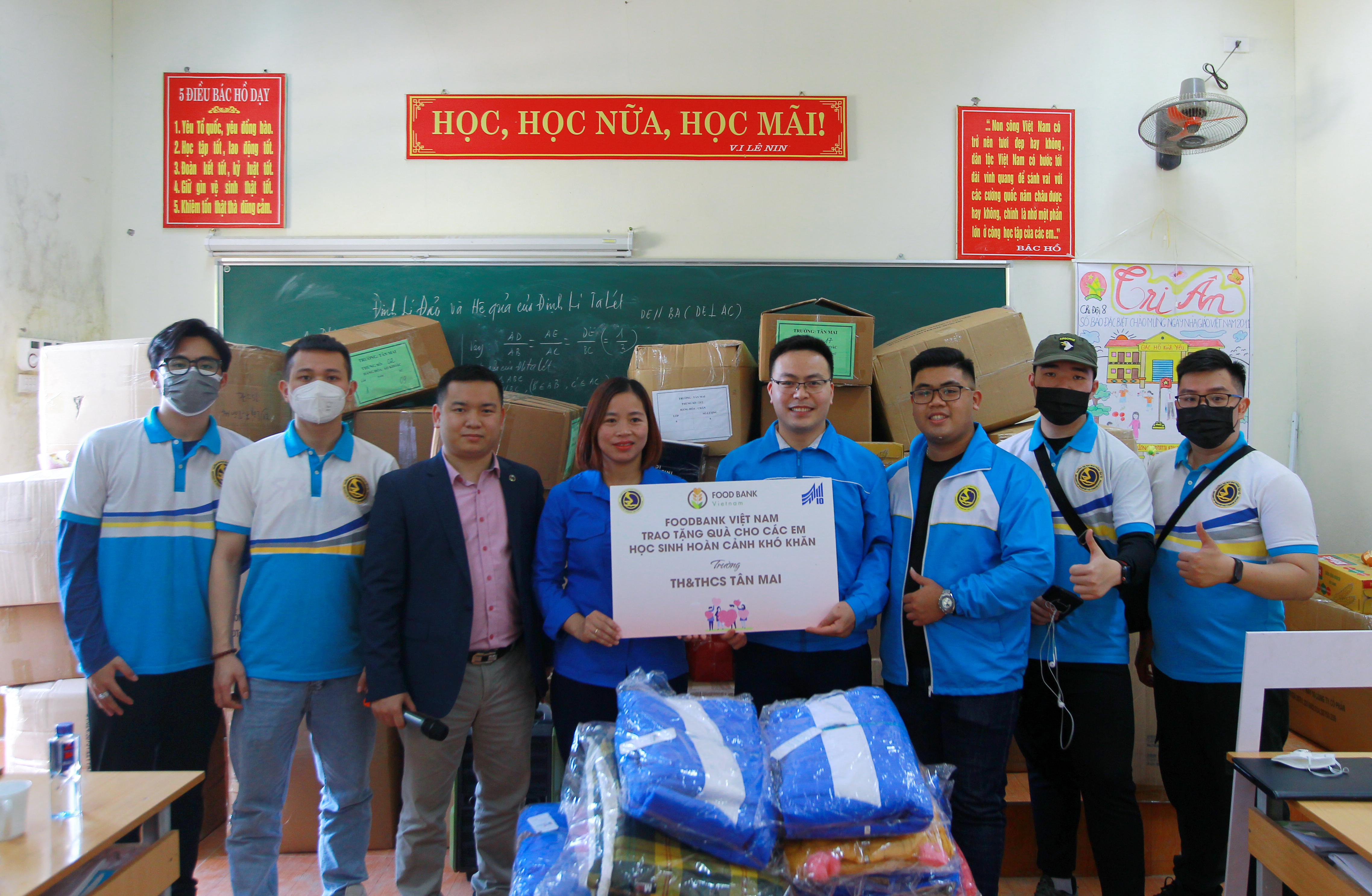 Chương trình thiện nguyện "Áo ấm cho em" tại Mai Châu - Hòa Bình