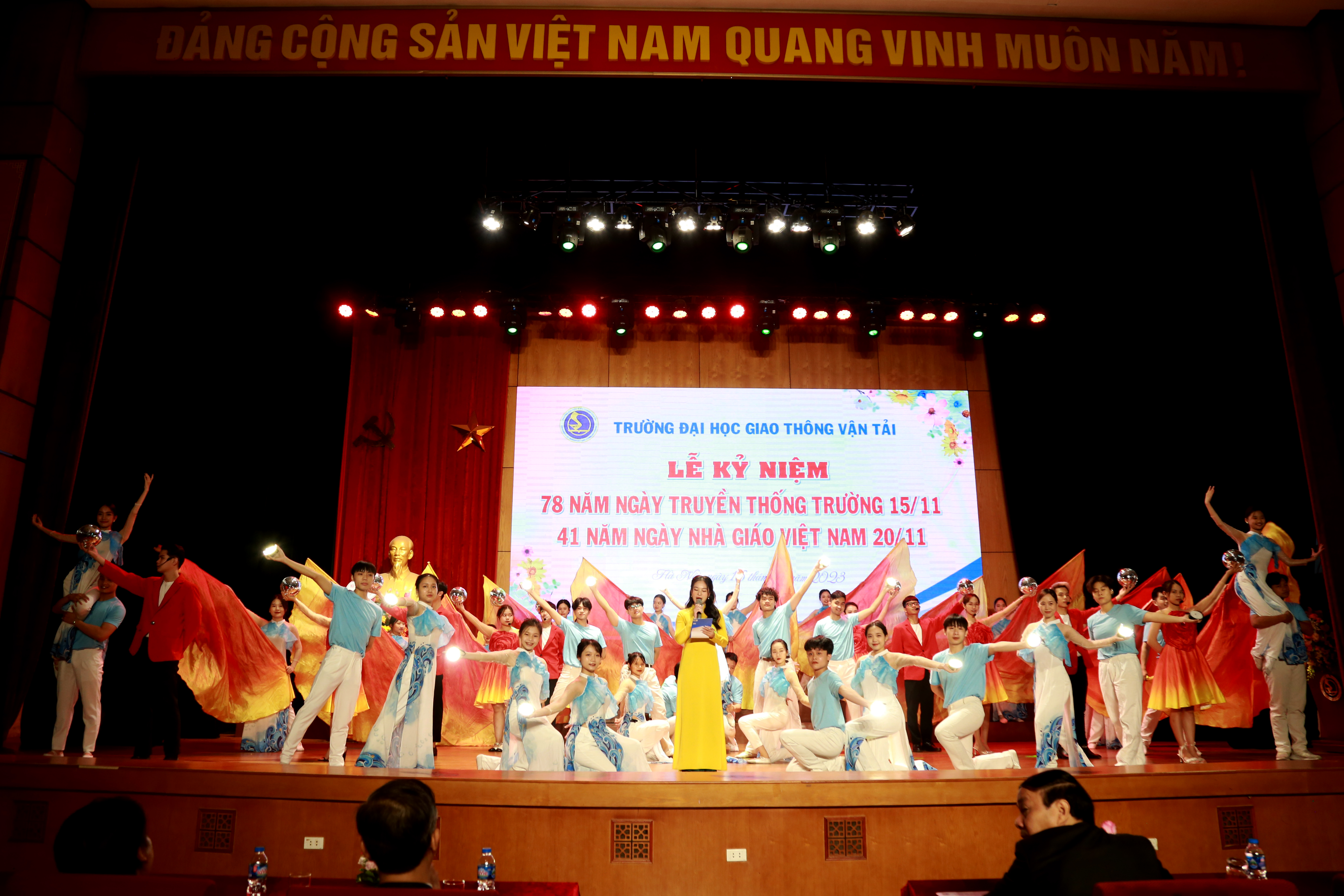 Lễ kỷ niệm 78 năm ngày truyền thống Trường ĐHGTVT và 41 năm ngày Nhà giáo Việt Nam 20/11