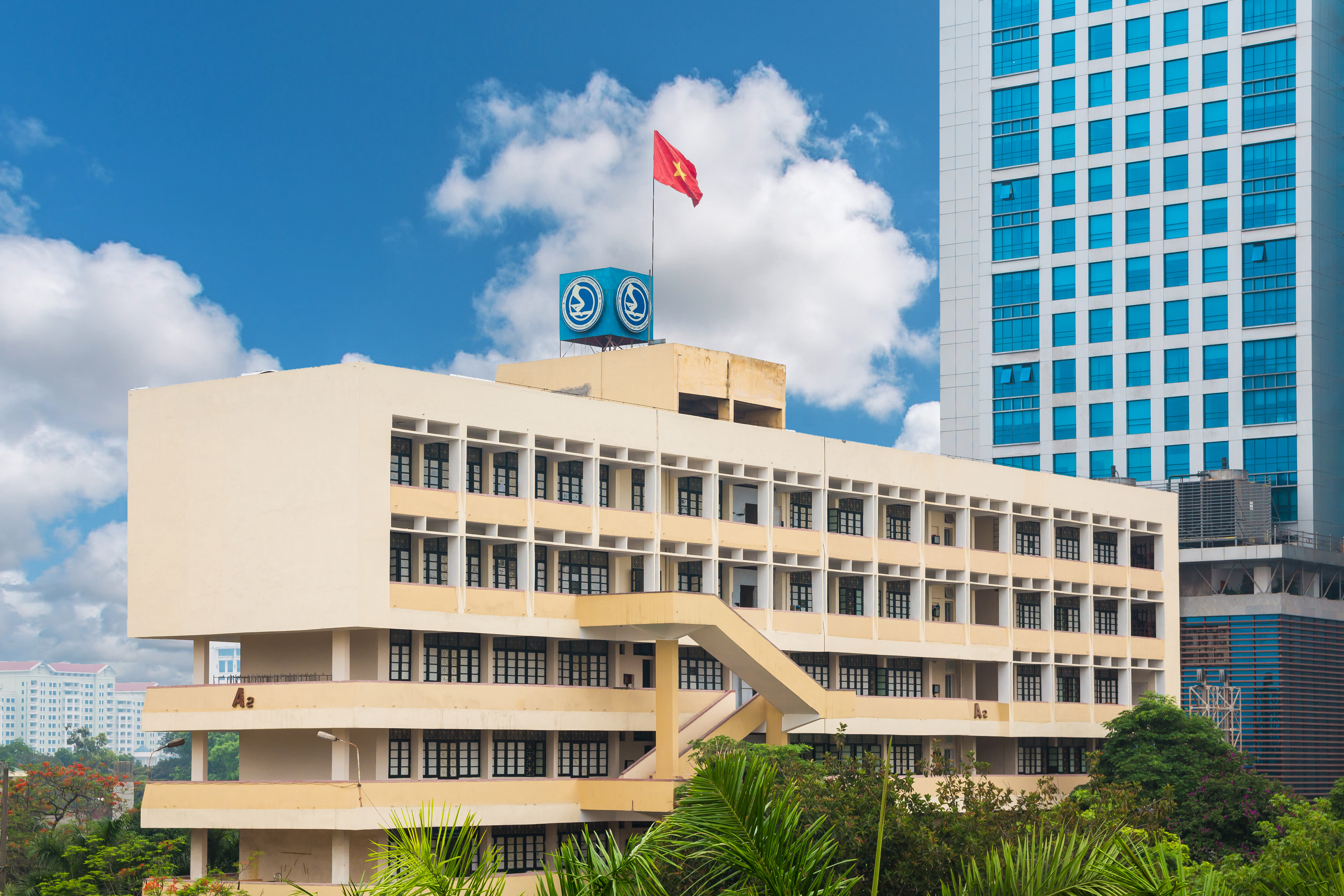 Hai nhà giáo của Trường Đại học Giao thông vận tải được phong tặng Danh hiệu “Nhà giáo nhân dân”