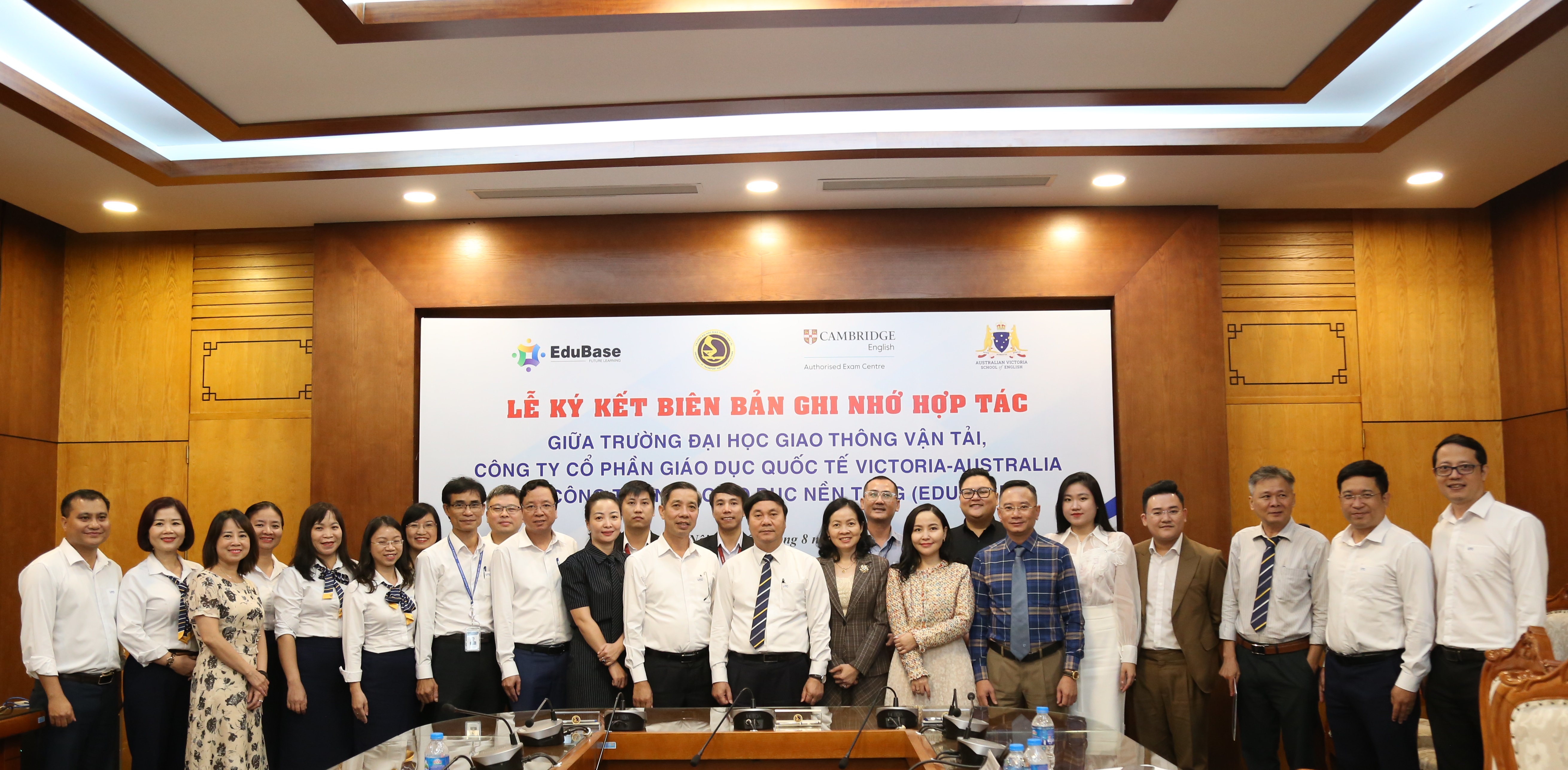Ký kết biên bản ghi nhớ hợp tác đào tạo, tổ chức thi tiếng Anh theo chuẩn quốc tế Cambridge