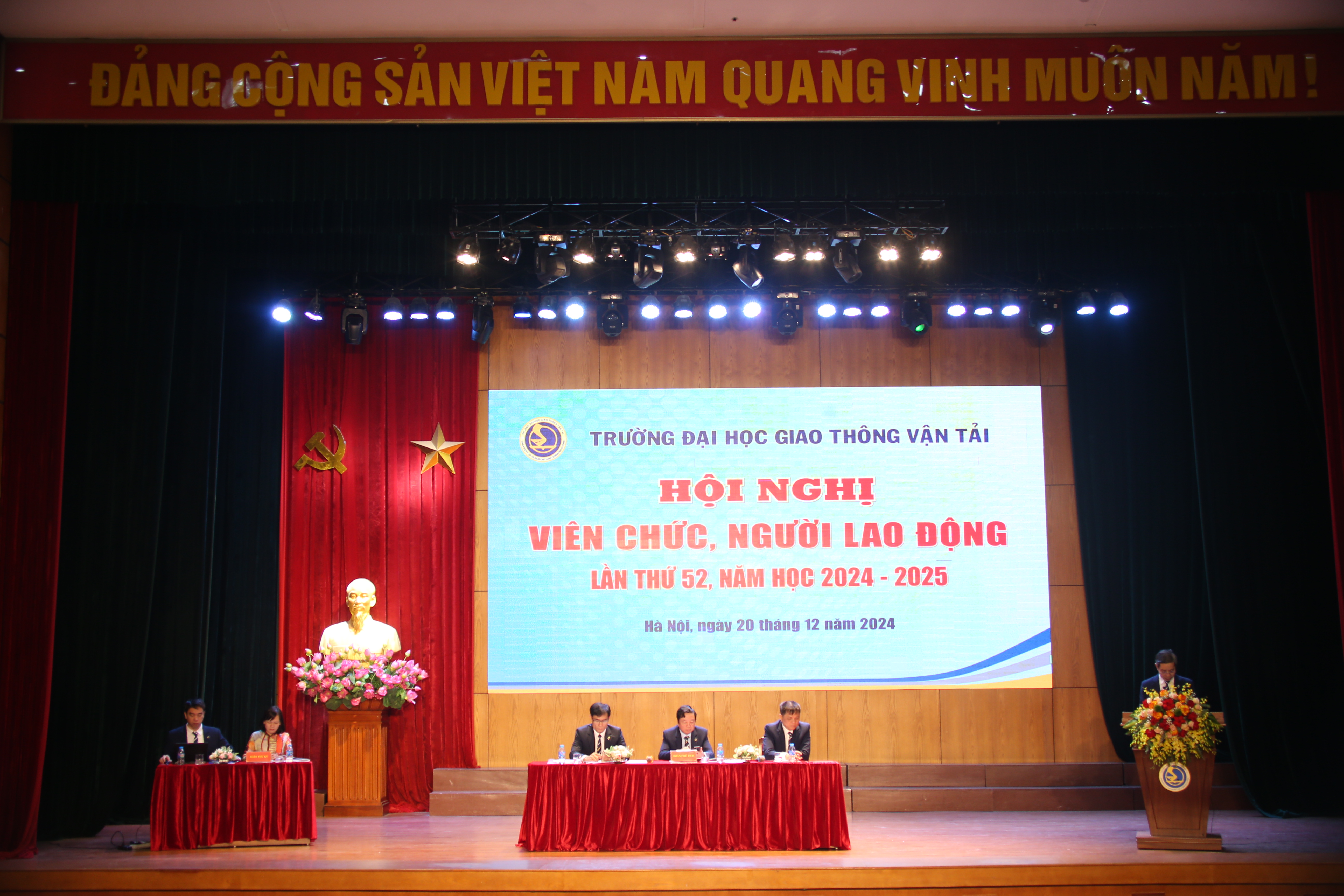Hội nghị viên chức, người lao động Trường Đại học GTVT lần thứ 52 năm học 2024 – 2025