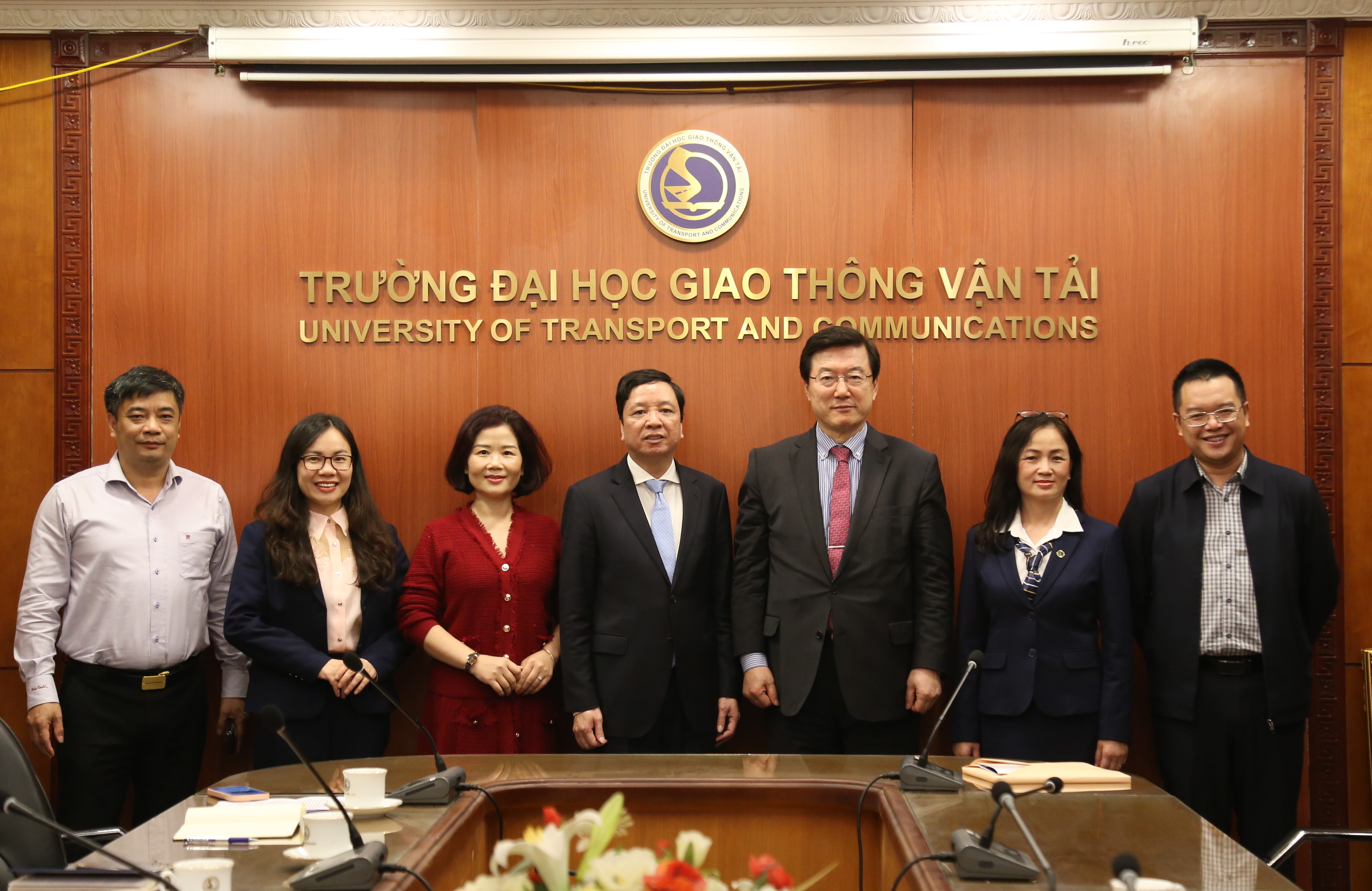 Trường Đại học Giao thông Vận tải tiếp và làm việc với Giáo sư Young-Sup Joo, Giáo sư xuất sắc Đại học Quốc gia Seoul, Hàn Quốc