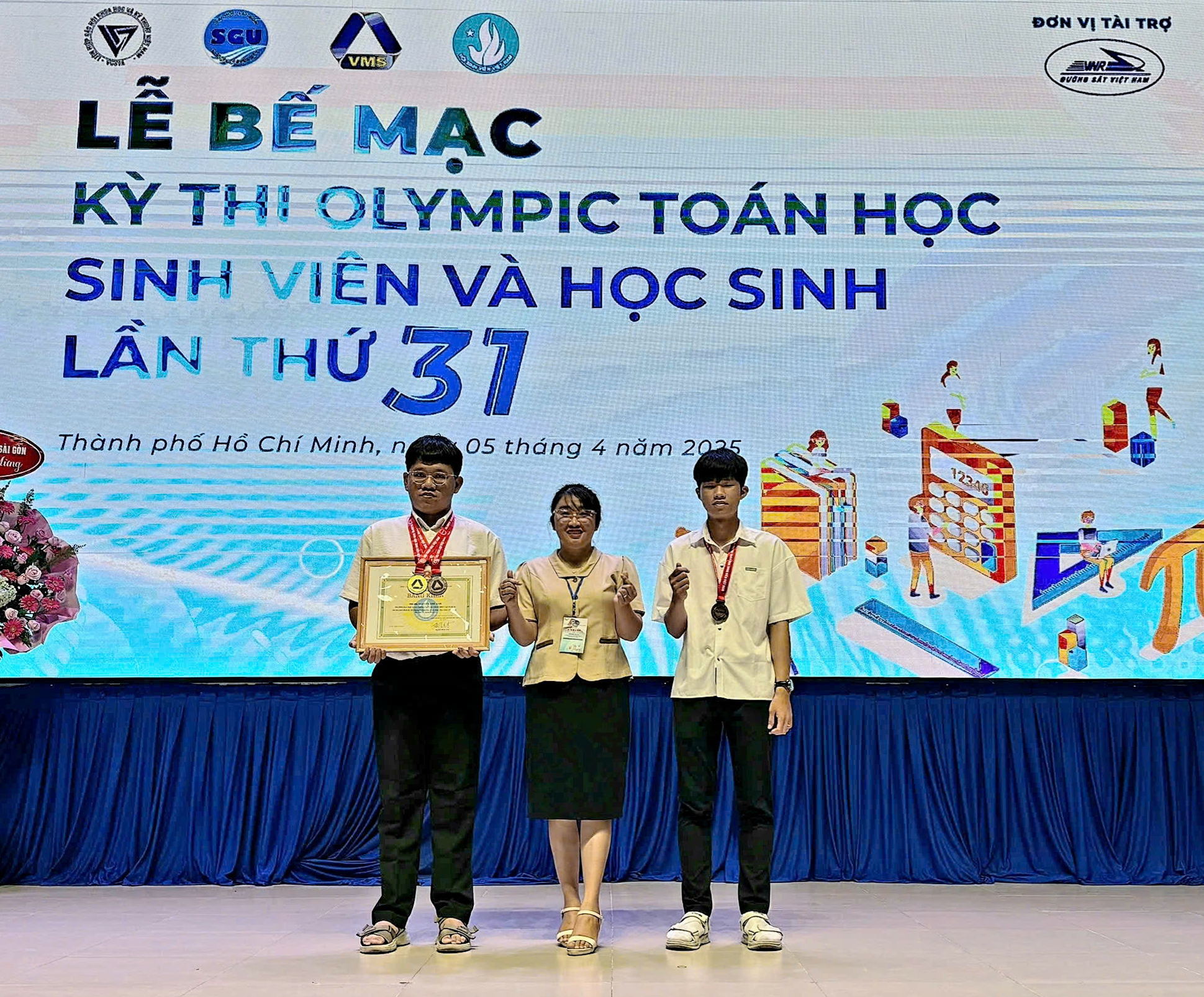 Đội tuyển Trường Đại học GTVT giành một giải Nhất, ba giải Nhì và ba giải Ba tại Kỳ thi Olympic Toán học sinh viên và học sinh toàn quốc lần thứ 31