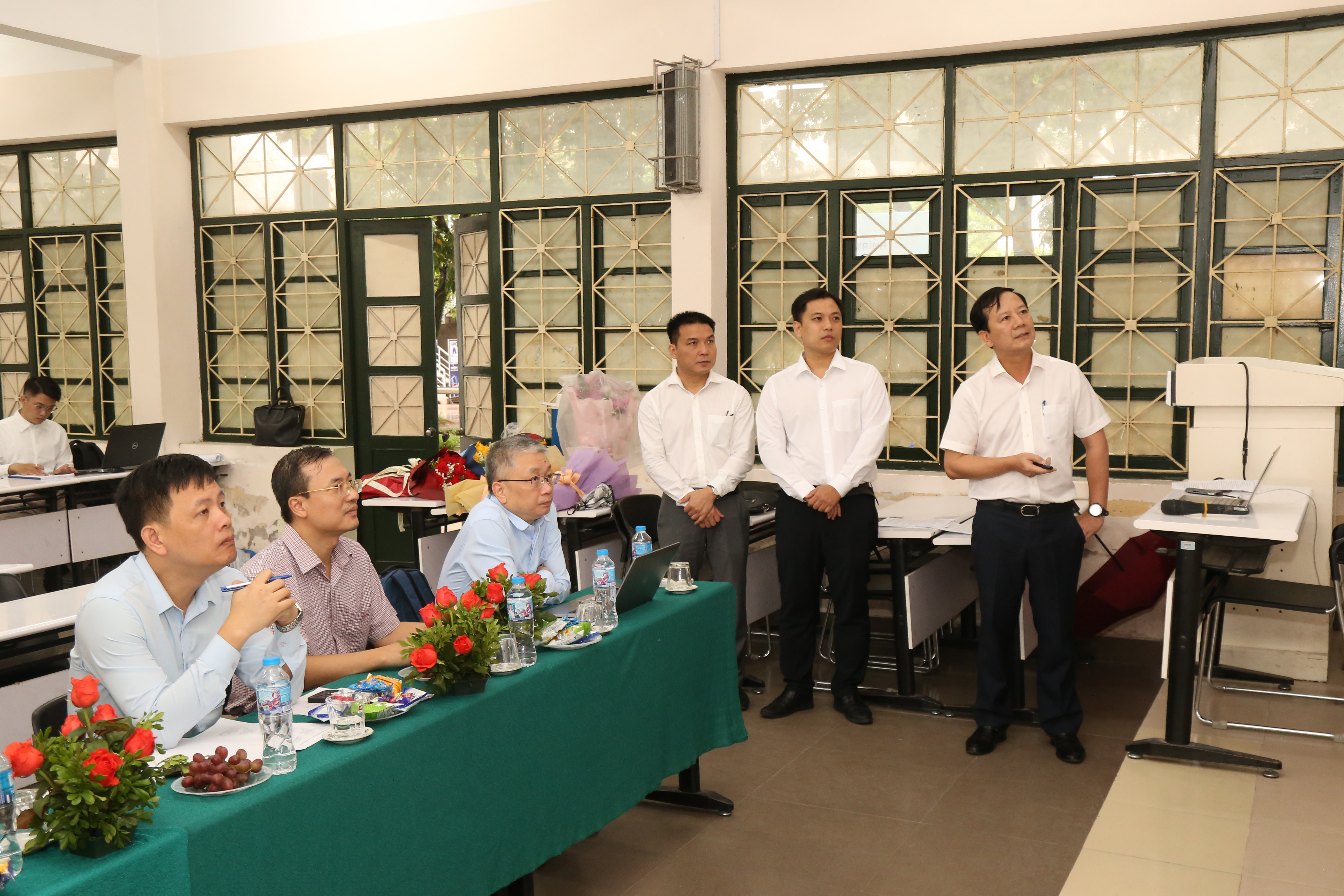 200 người học khóa đầu tiên hệ đào tạo từ xa bảo vệ đồ án tốt nghiệp Kỹ sư các chuyên ngành Đường sắt và Đường sắt tốc độ cao