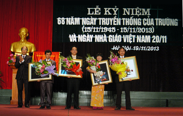 Mít tinh kỷ niệm 68 năm ngày Truyền thống của Trường 15/11 và ngày Nhà giáo Việt Nam 20/11