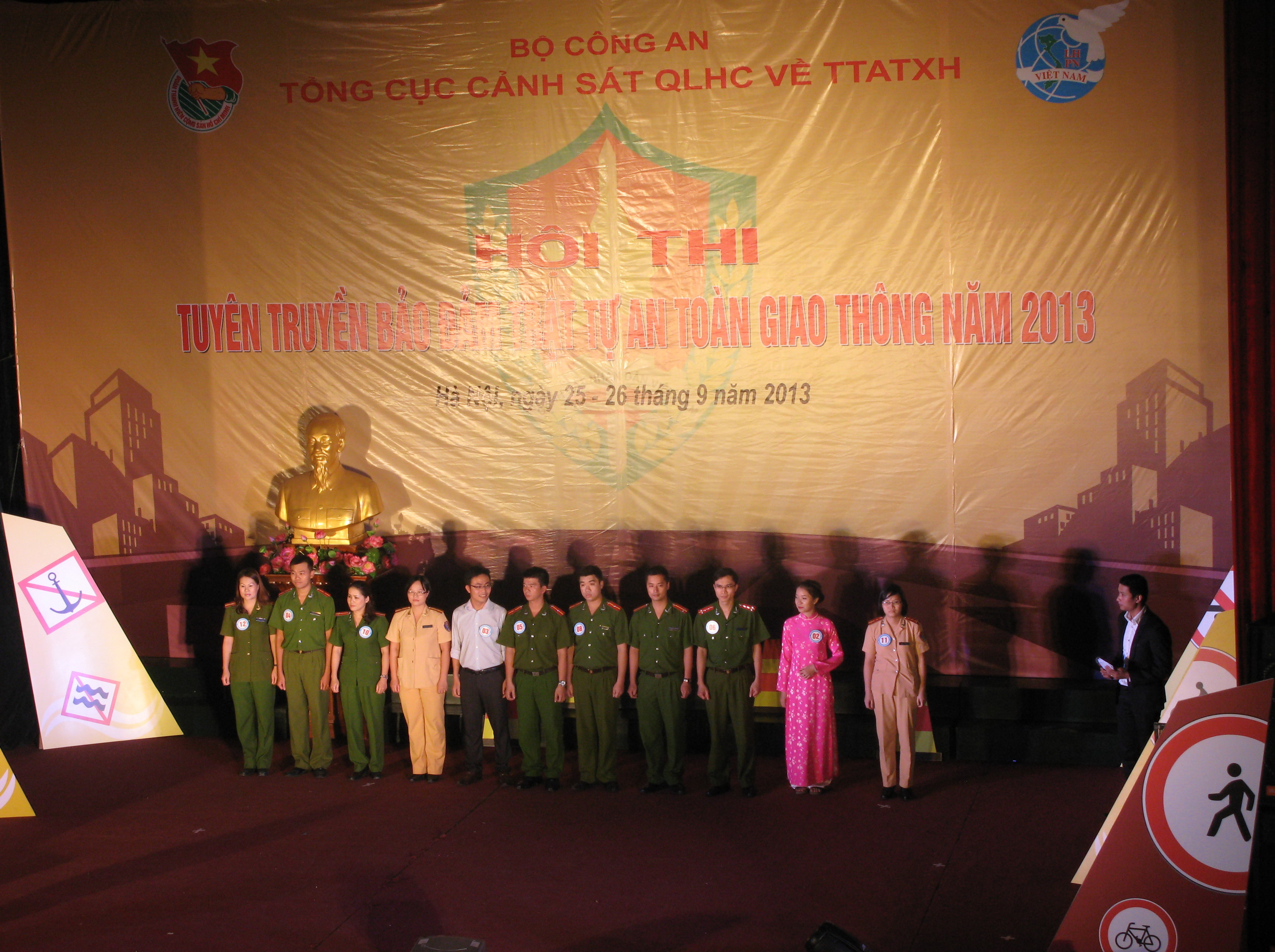 Hội thi tuyên truyền bảo đảm trật tự an toàn giao thông năm 2013.