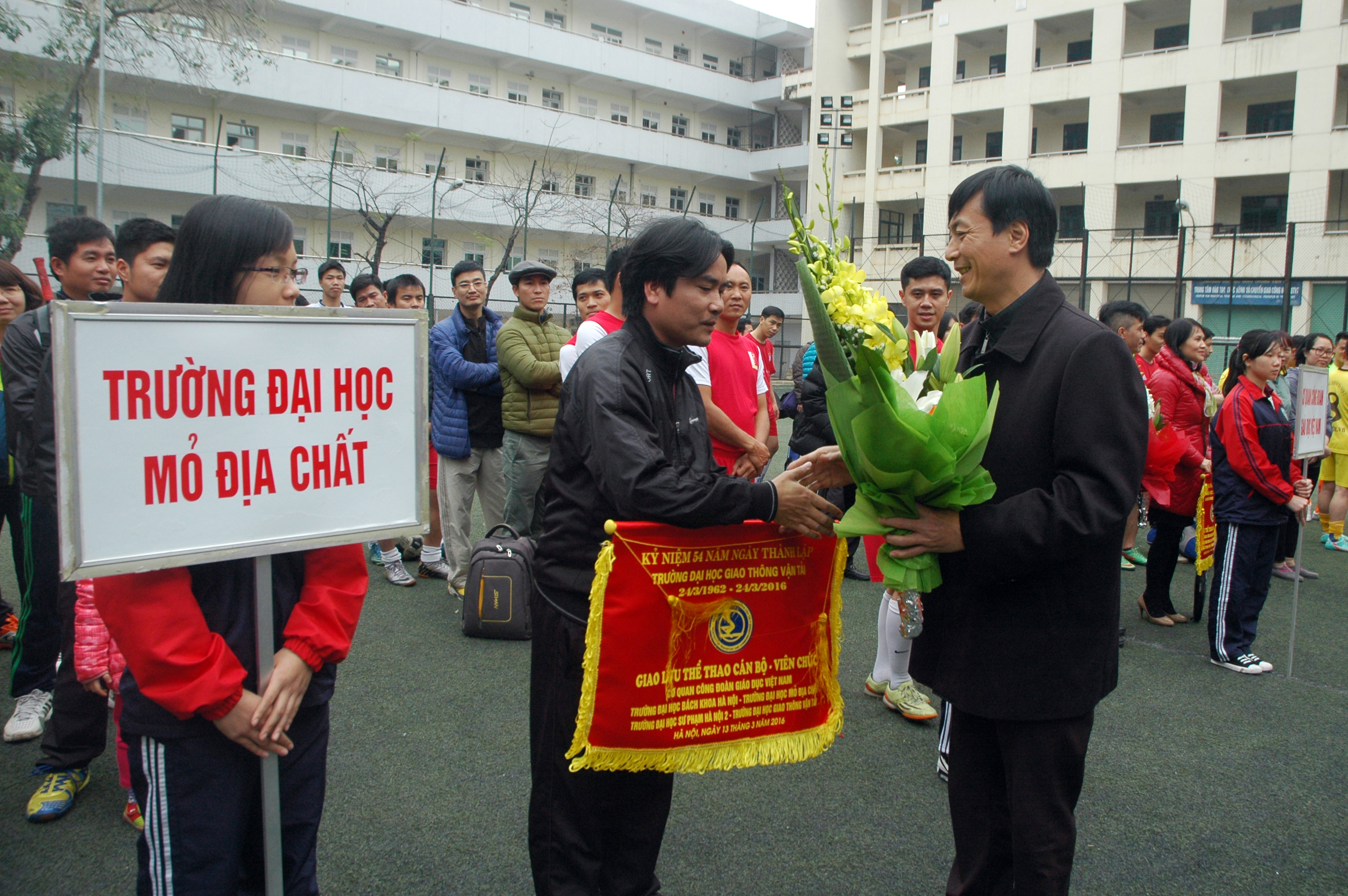 Giao lưu thể thao chào mừng kỷ niệm 54 năm ngày thành lập Trường ĐHGTVT (24/3/1962 - 24/3/2016)