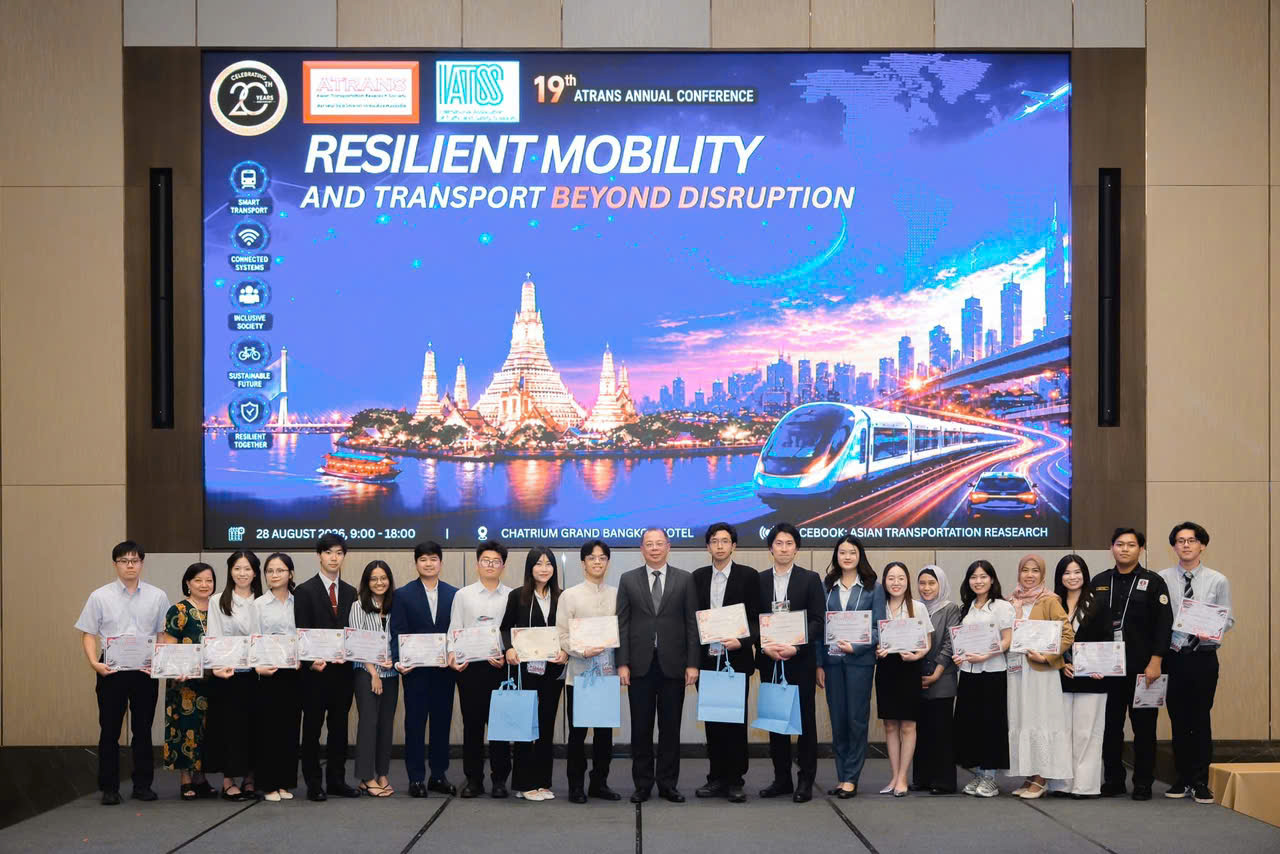 Sinh viên Đại học Giao thông vận tải tại Hội nghị thường niên Quốc tế ATRANS lần thứ 19